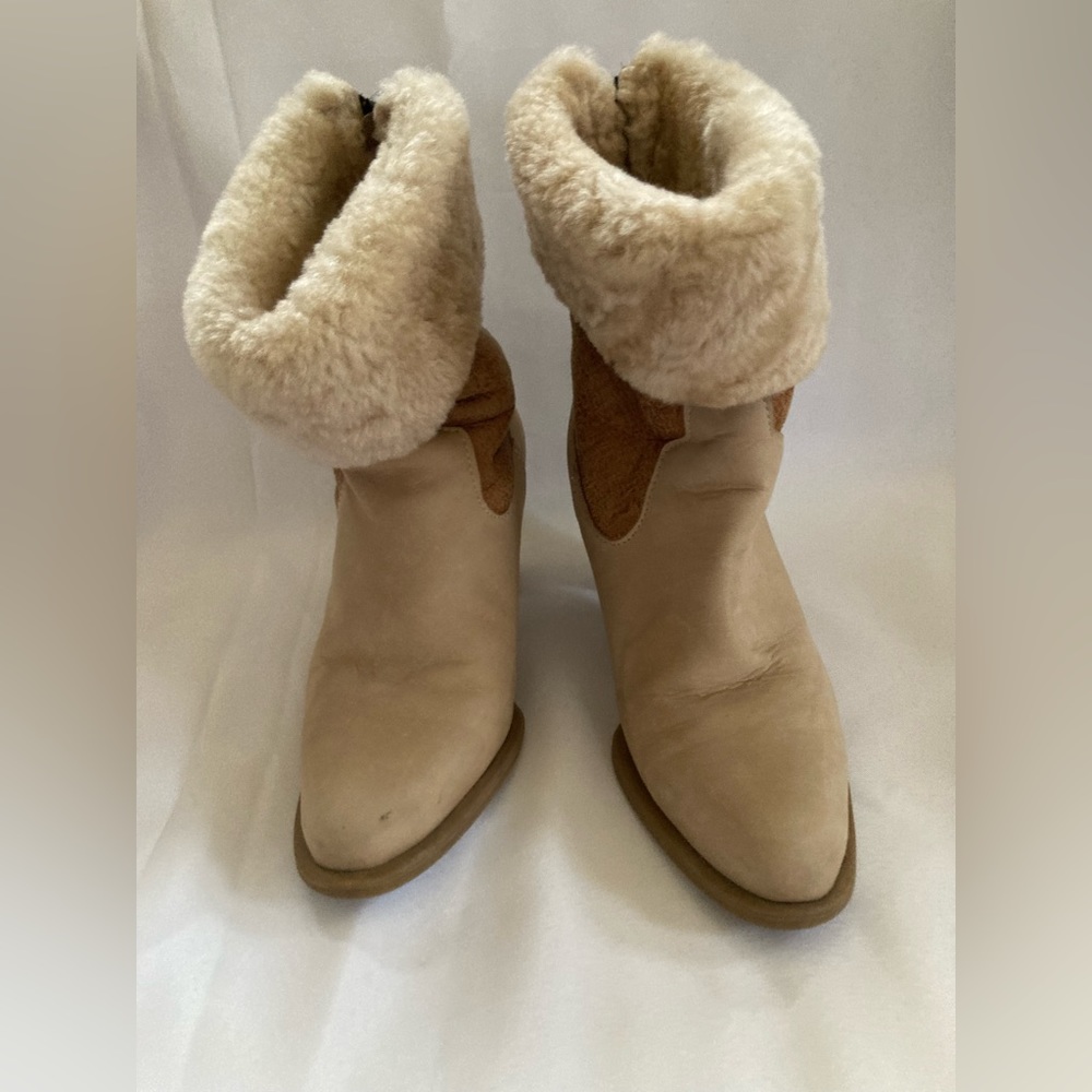 Blondo Leather & Shearling Bootie. Natural/light brown. Size 61/2 (6). Used